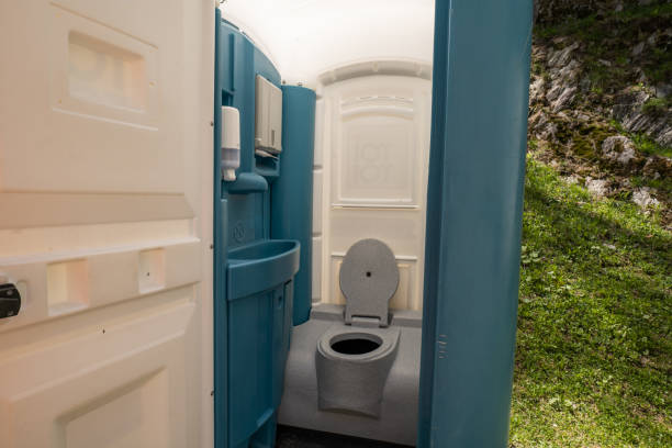 Best Porta potty delivery and setup  in Paxton, IL